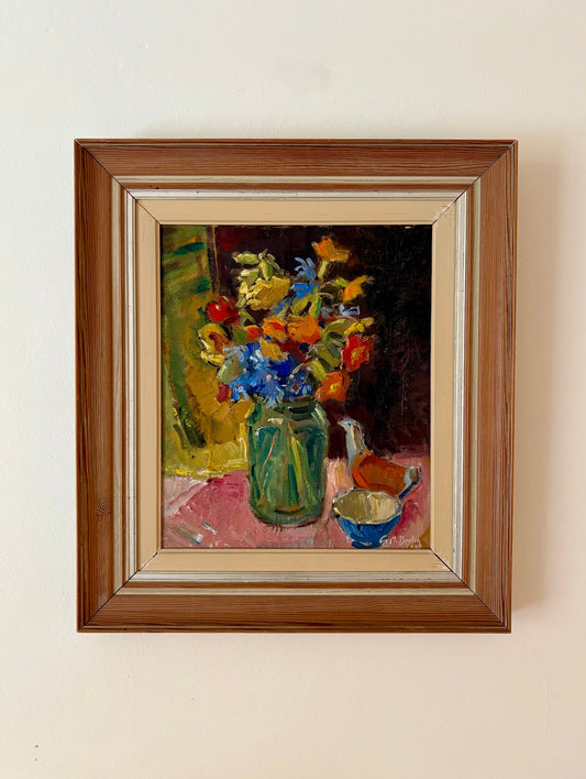 Signed and framed painting of a still life with flowers and a vase with trinkets. Gustav Berlin (1905-1988), oil on panel.

Framed 39x44cm
